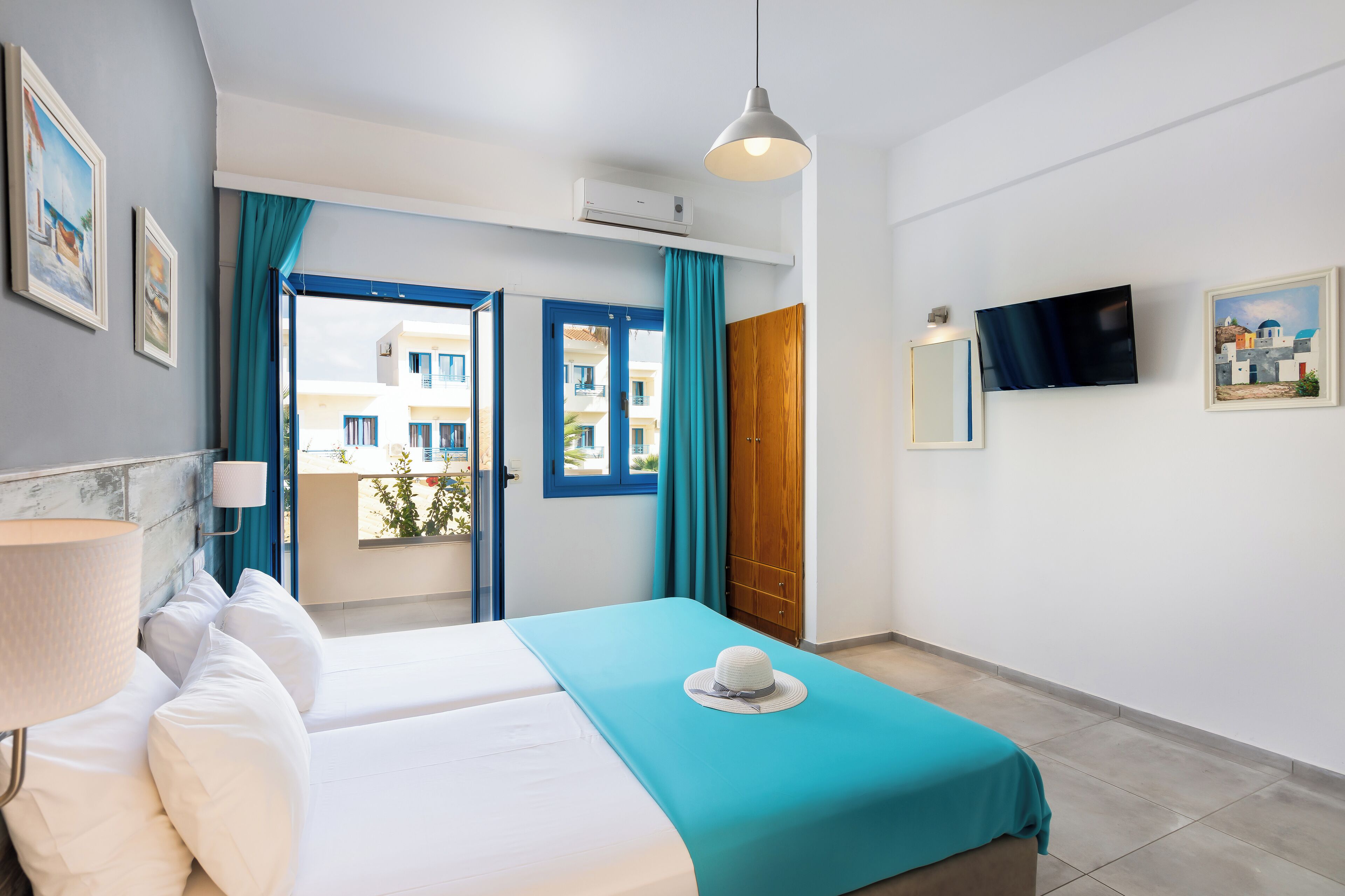 Soundproofing, cots/infant beds, free WiFi