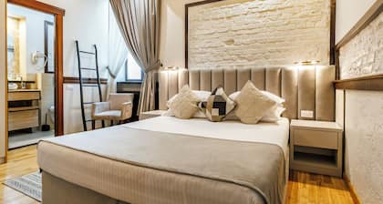 La Strada Boutique Villa