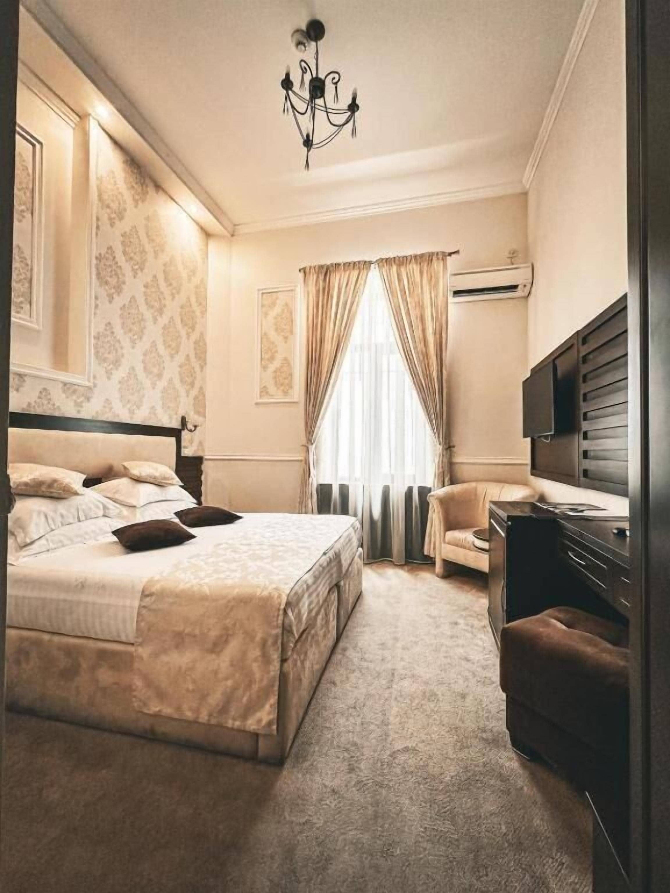 Premium bedding, minibar, in-room safe, desk