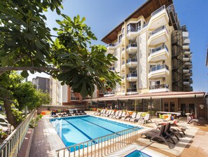 Outdoor pool, pool umbrellas, sun loungers