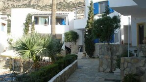Property grounds - Eleni's Apartments (Ierapetra)