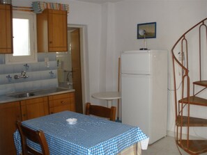 In-room dining - Eleni's Apartments (Ierapetra)