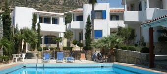 Eleni's Apartments