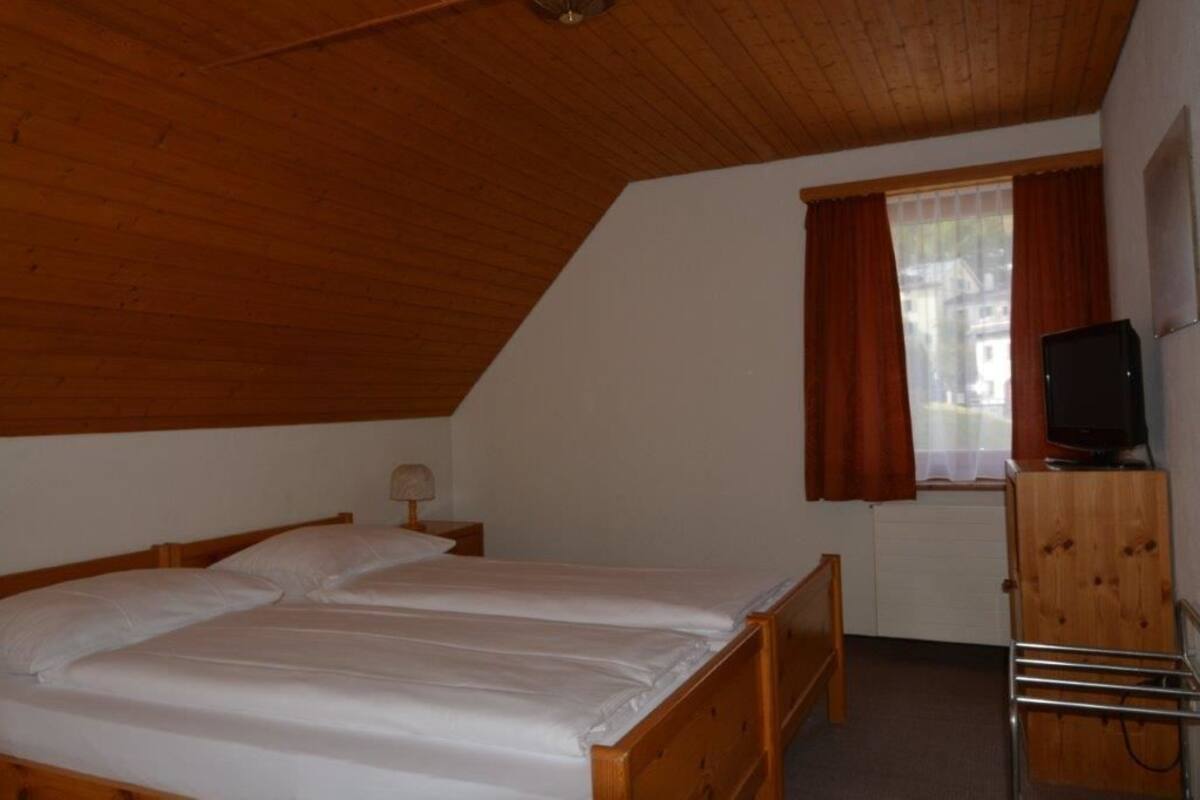 Double or Twin Room | In-room safe, desk, iron/ironing board (on request), cribs (free)