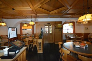 Mittagessen und Abendessen, regionale Küche