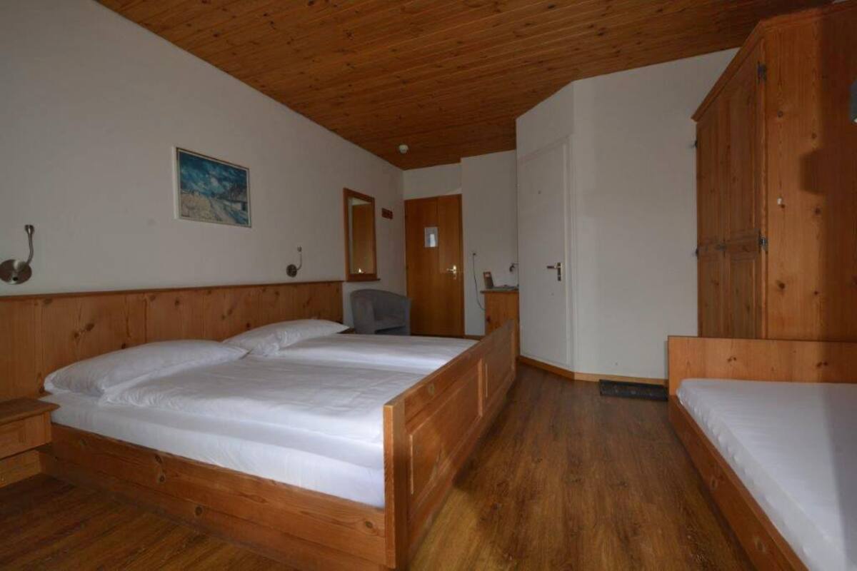 Triple Room | In-room safe, desk, iron/ironing board (on request), cribs (free)