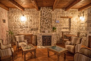 Lobby sitting area - The Cove Cappadocia (Ürgüp)