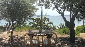 House, 1 Bedroom, Beachfront | Garden view