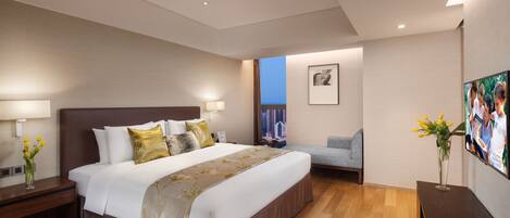 In-room safe, soundproofing, iron/ironing board, free WiFi