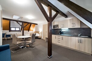Premium Apartment, 2 Bedrooms, Kitchen | Desk, free WiFi, bed sheets
