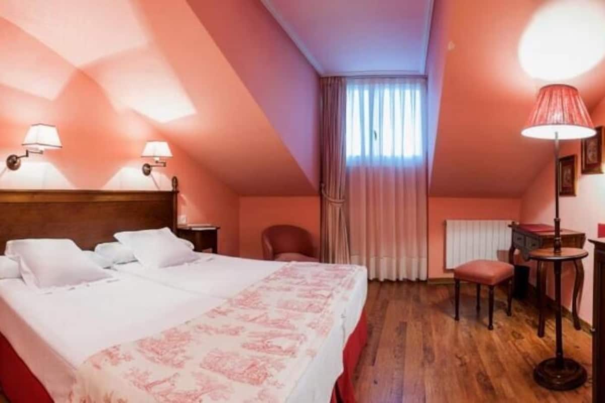 Basic Room (Attic) | Minibar, in-room safe, desk, blackout curtains