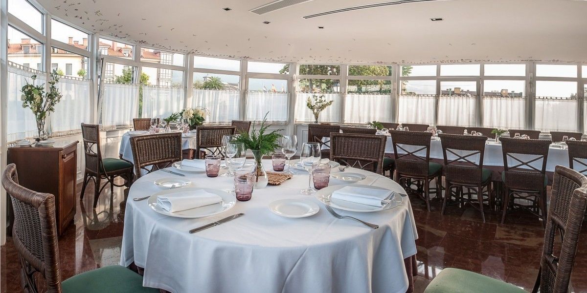 Lunch and dinner served, local cuisine