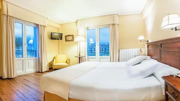 1 chambre, minibar, coffres-forts dans les chambres, bureau