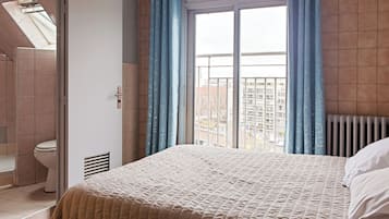 Phòng đôi | Bàn, khu vực làm việc phù hợp cho laptop, màn/rèm cản sáng