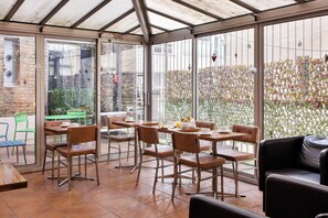 Daily continental breakfast (EUR 8 per person) - Hôtel de la Comète (Paris)