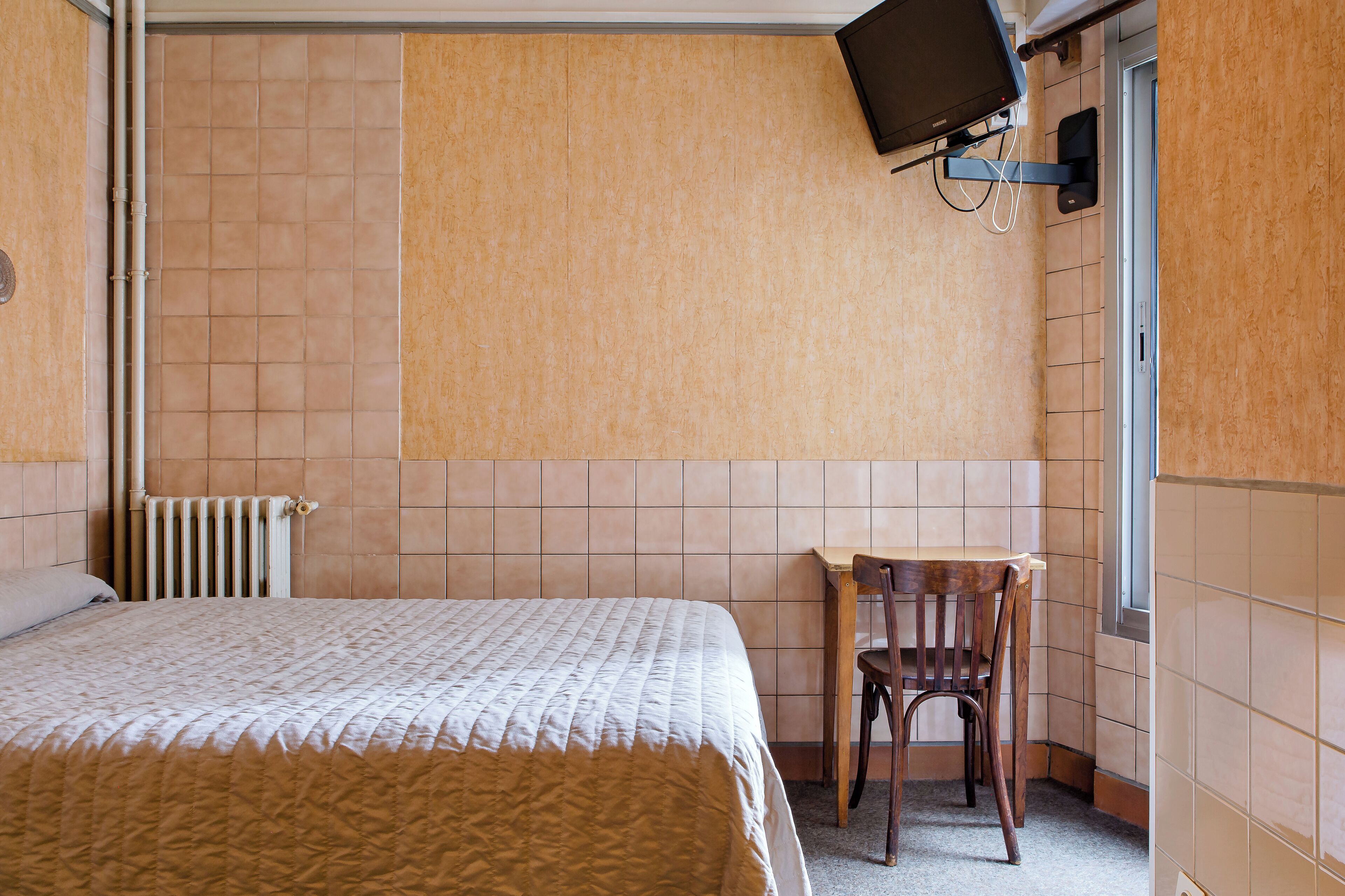 Single Room | Desk, laptop workspace, blackout drapes, free WiFi