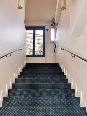 Staircase - Hôtel de la Comète (Paris)
