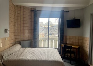 Dubbelrum | Skrivbord, arbetsyta för laptop, mörkläggningsgardiner och gratis wi-fi