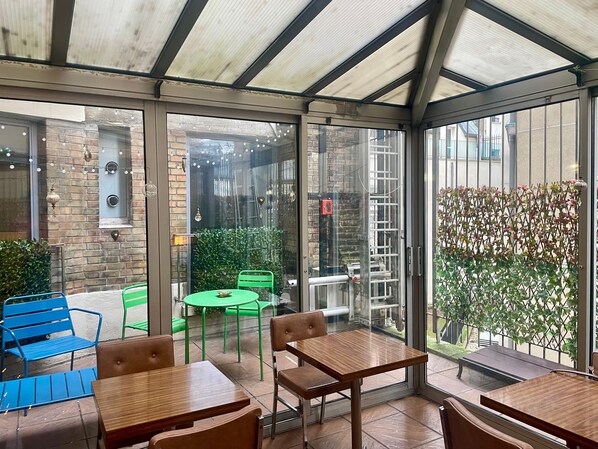 Kontinental frukost varje dag (EUR 8 per person)