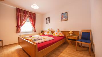 Habitació doble estàndard, 1 llit doble, bany privat | Escriptori i wifi gratuïta