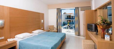 Cofres nos quartos, cortinas blackout, quartos à prova de som