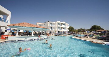 Seasonal outdoor pool, open 9 AM to 7 PM, pool umbrellas, sun loungers