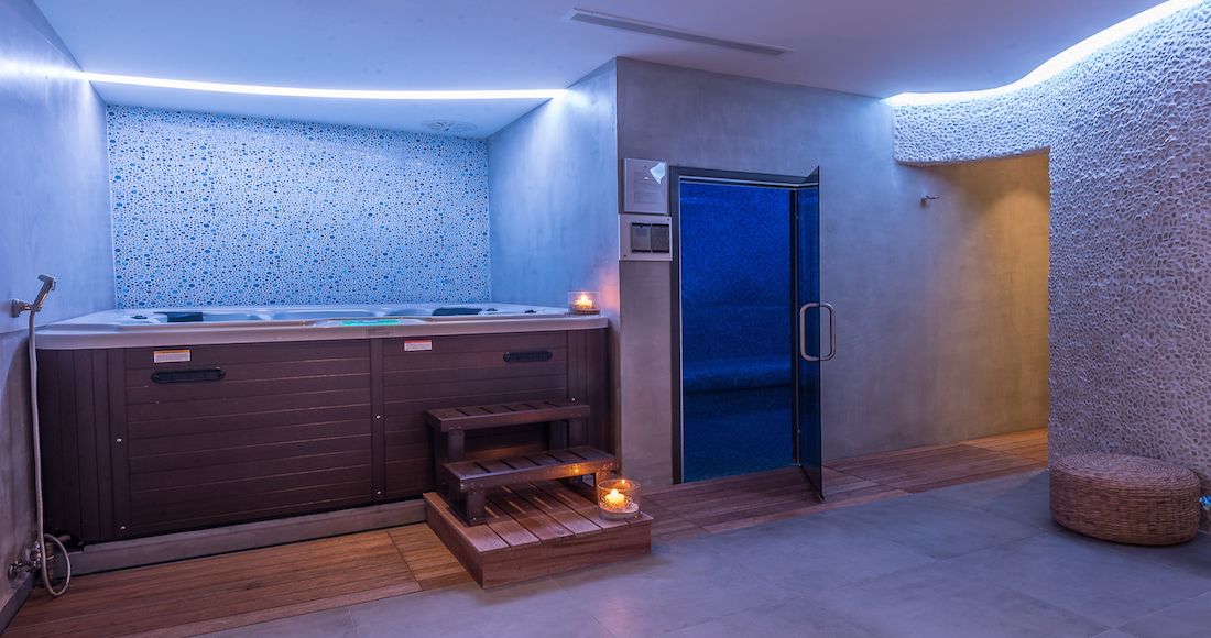 Couples treatment rooms, steam room, body treatments, aromatherapy