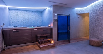 Couples treatment rooms, steam room, body treatments, aromatherapy