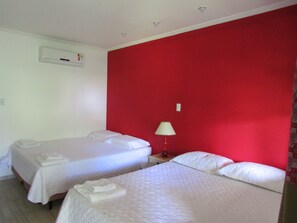 Standard-Vierbettzimmer, Balkon