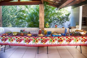 Tägliches inbegriffenes Frühstücksbuffet