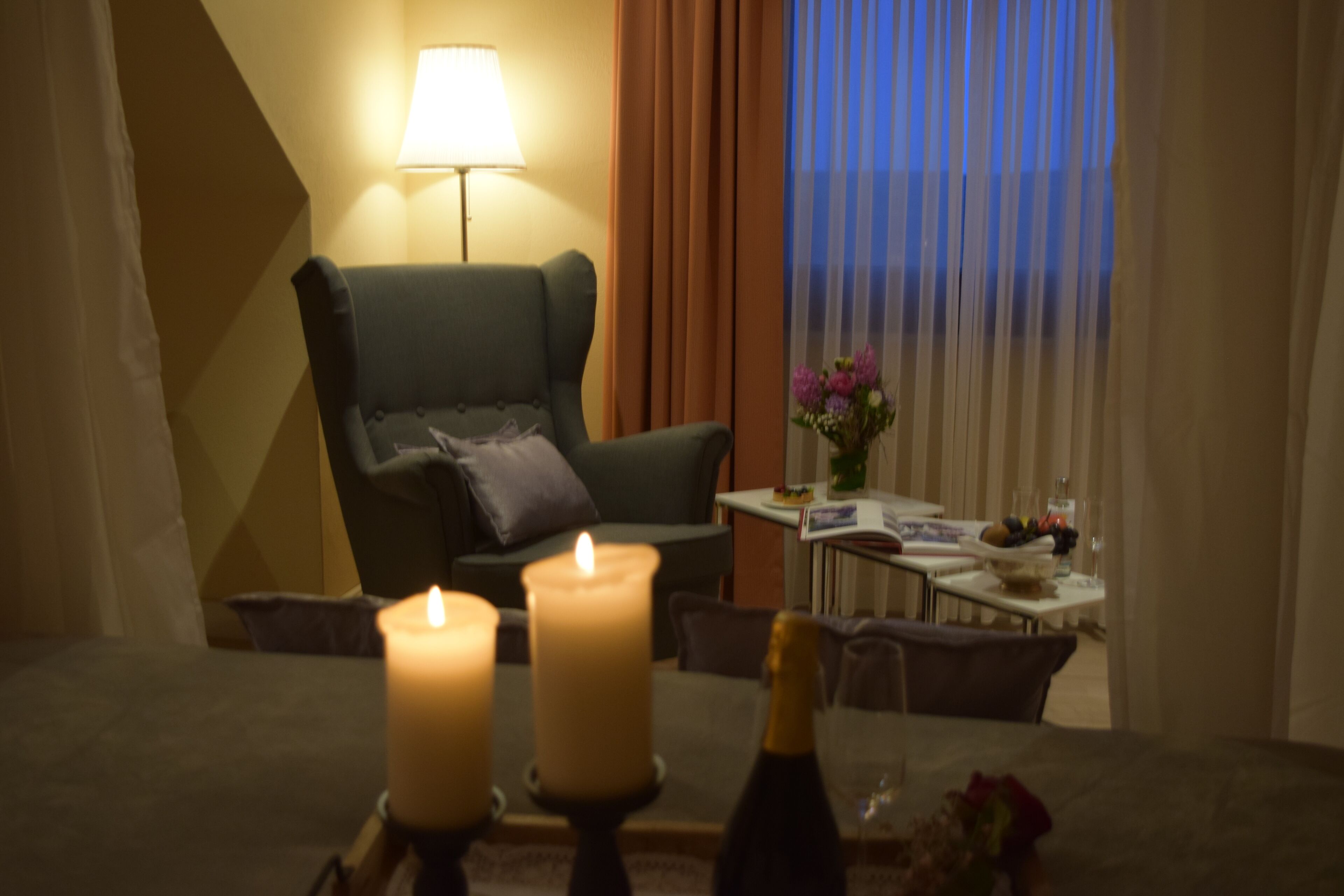 premium suite | living area | 50-inch flat-screen tv with cable channels, tv