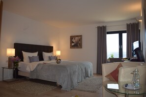 1 slaapkamer, luxe beddengoed, een minibar, een kluis op de kamer