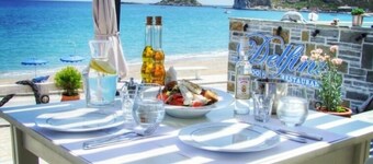 Delfini Beach Hotel