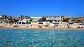 On the beach, sun-loungers, beach umbrellas - Delfini Beach Hotel (Rhodes)