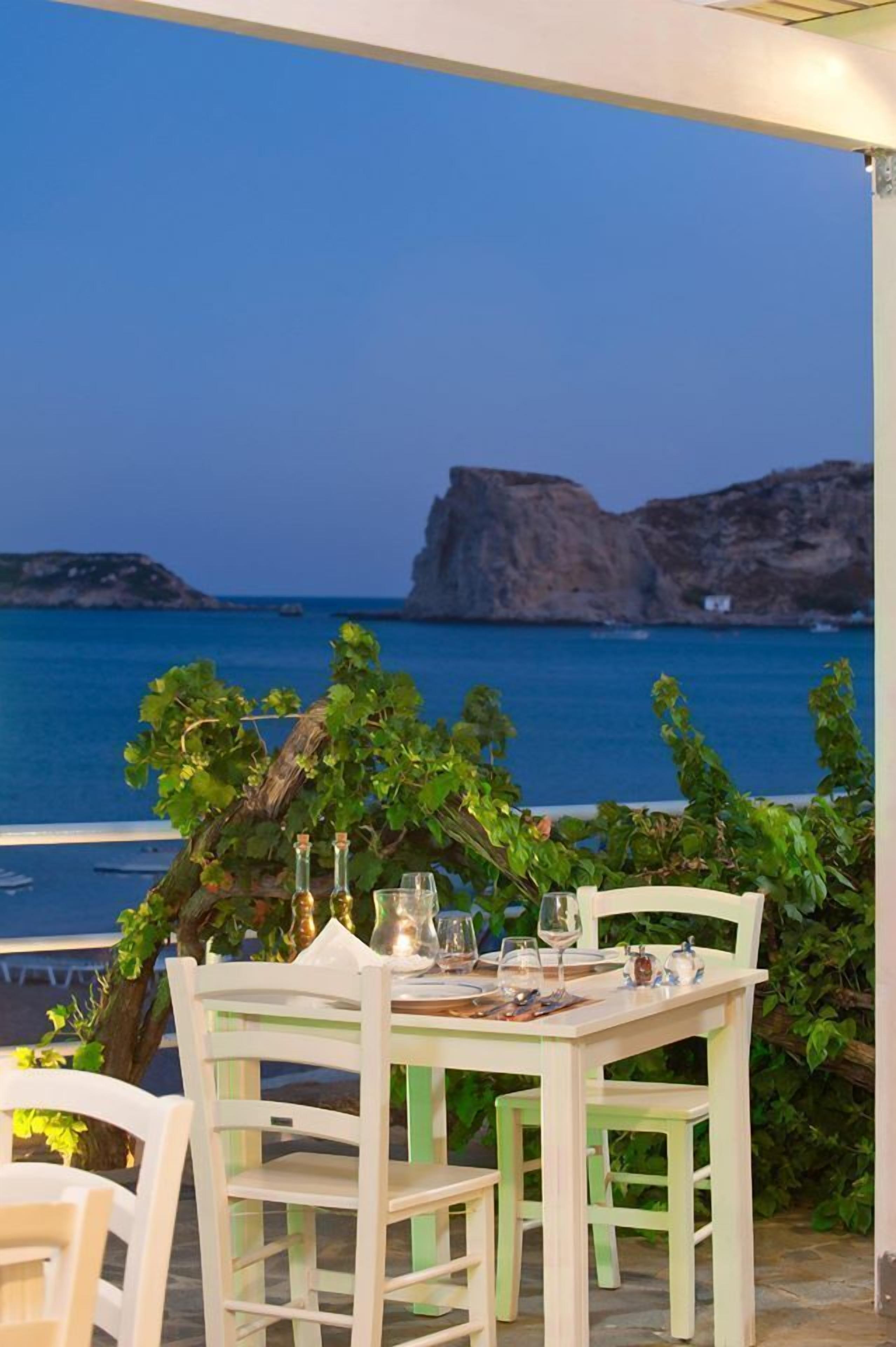 Petit déjeuner, déjeuner et dîner servis sur place