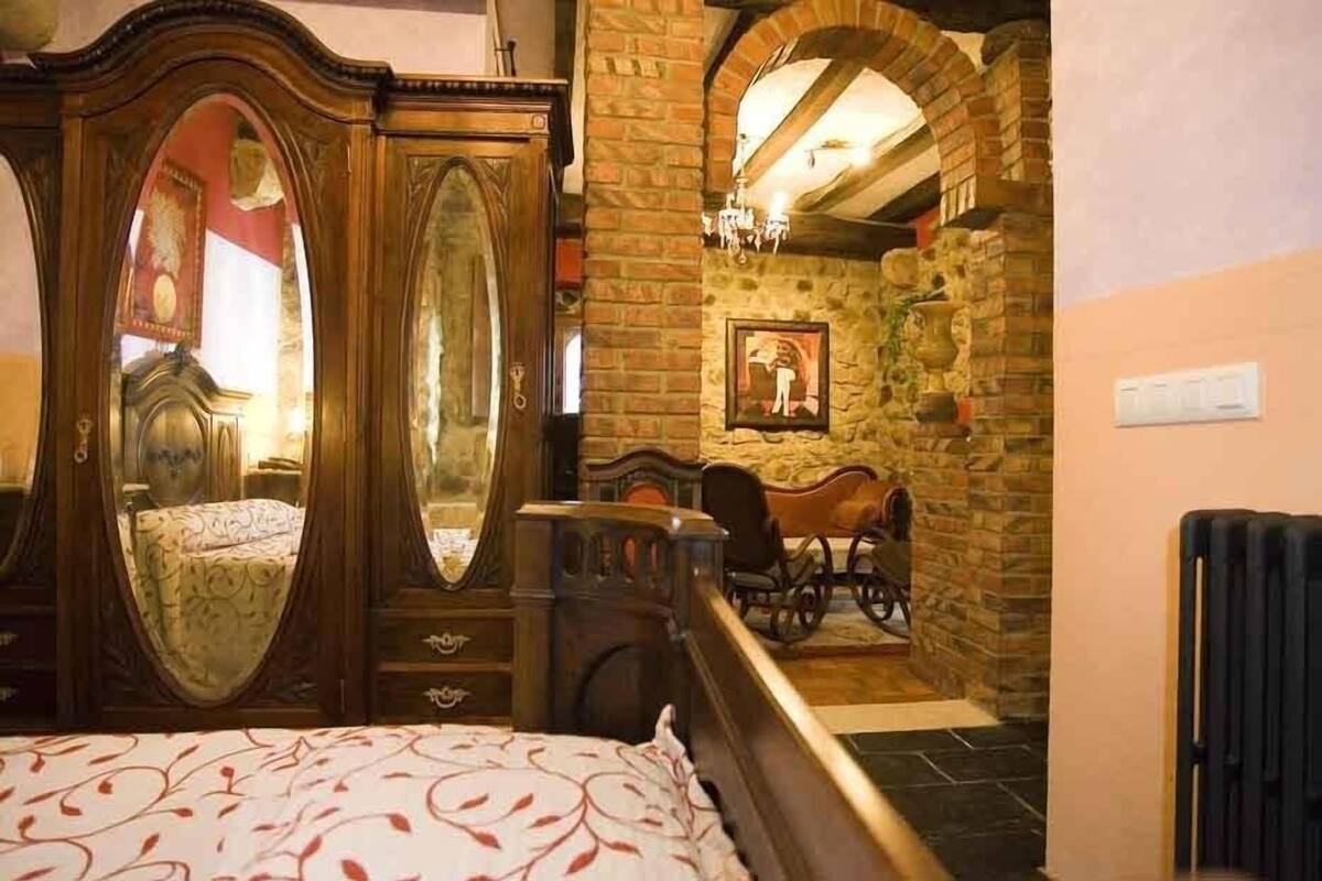 In-room safe, desk, blackout curtains, free WiFi