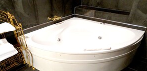 Private spa tub