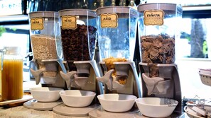 Se ofrece un desayuno bufé todos los días (por un coste adicional)