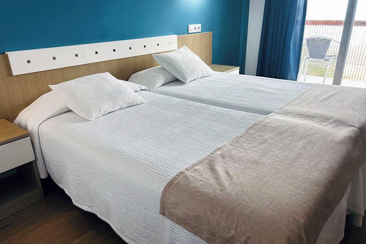 double room, sea view | 1 bedroom, in-room safe, desk, laptop workspace