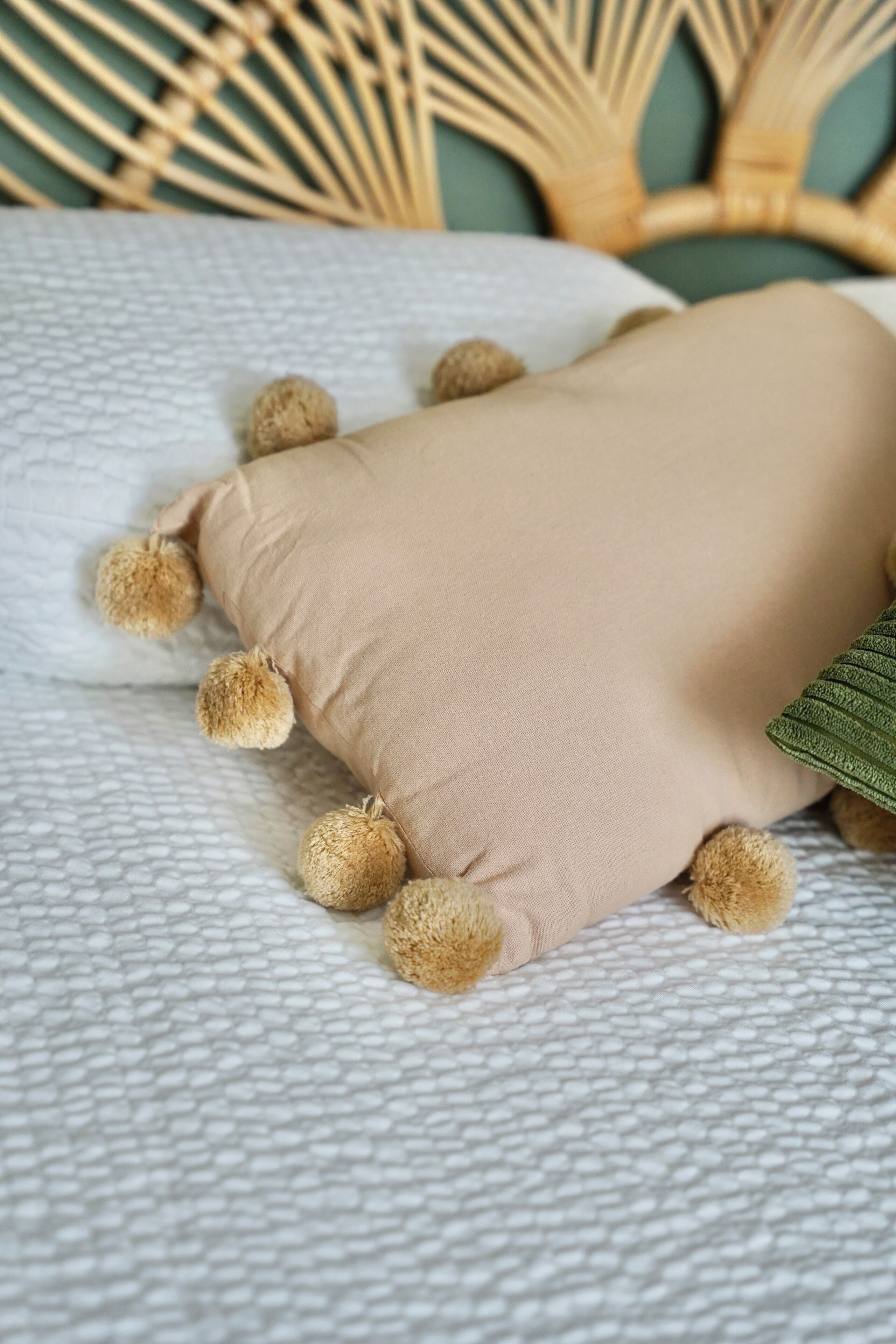 room | free wifi, bed sheets