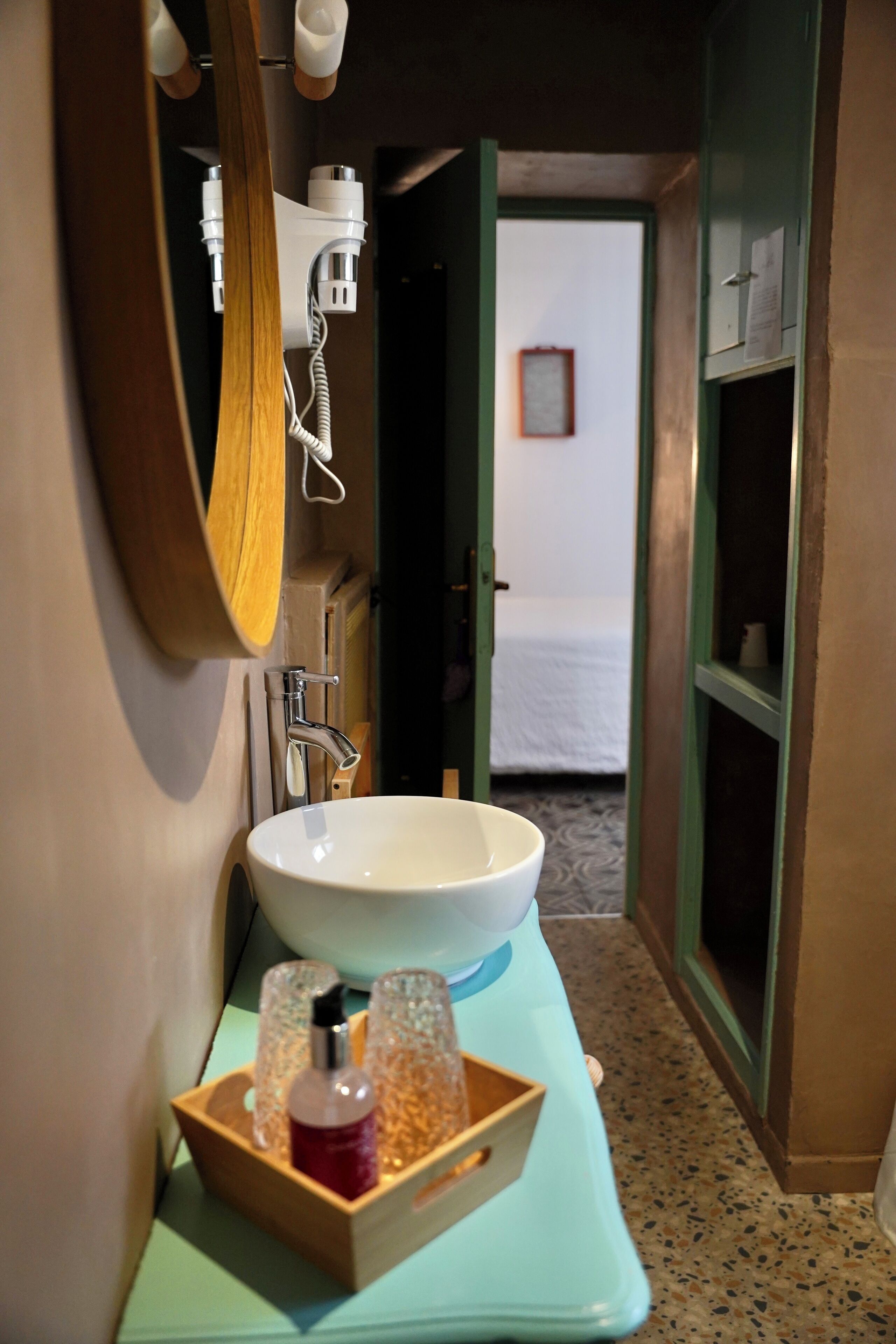 double room | free wifi, bed sheets