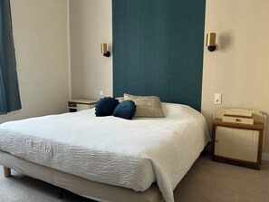 Superior Double Room | Desk, free WiFi, bed sheets - Hôtel de France (Narbonne)