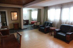 32-Zoll-LED-Fernseher mit Kabelempfang, Fernseher, Kamin