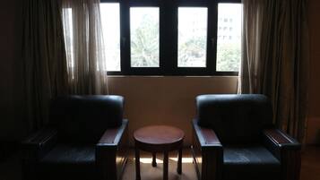 Apartment, 2 Schlafzimmer, Kochnische | Wohnzimmer | 32-Zoll-LED-Fernseher mit Kabelempfang, Fernseher, Kamin