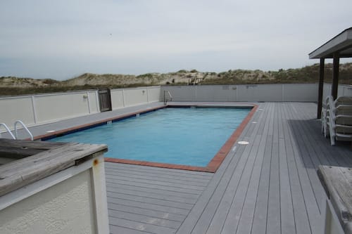 Piscine extérieure en saison