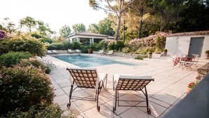 Pool - Hôtel Les Mazets de Marie de Jules (Eyragues)