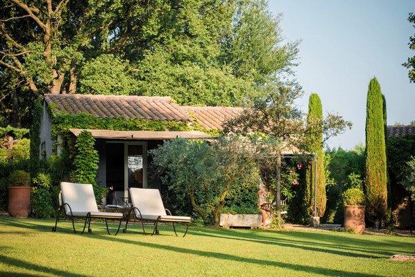 Garden - Hôtel Les Mazets de Marie de Jules (Eyragues)