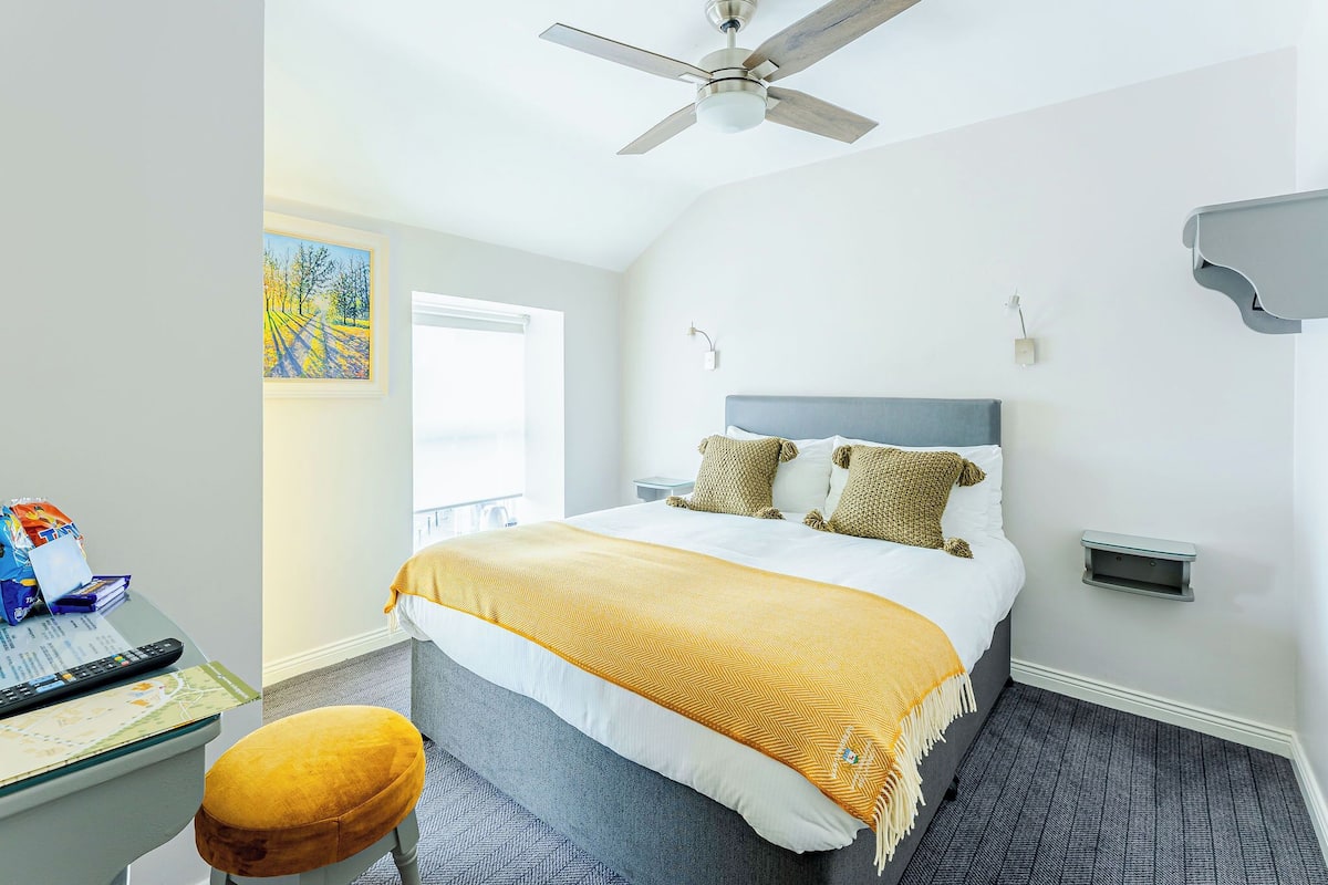 Standard Double Room, Private Bathroom, City View | Premium bedding, Select Comfort beds, iron/ironing board, free WiFi