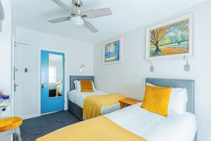 Chambre Standard avec lits jumeaux, salle de bain privée | Literie de qualité, lit avec matelas Select Comfort