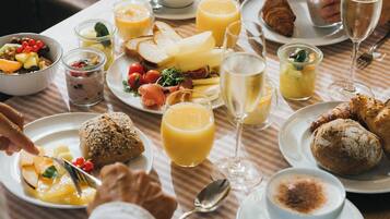 Free daily continental breakfast